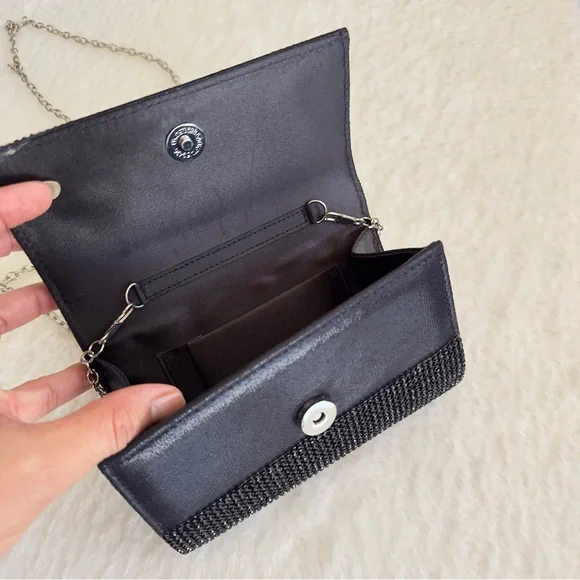 Elegant Black Beaded Clutch - Picture 5 of 7